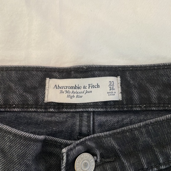 High Rise 90s Relaxed Jean - Black Destroyed - 33 - 16R - Picture 7 of 11